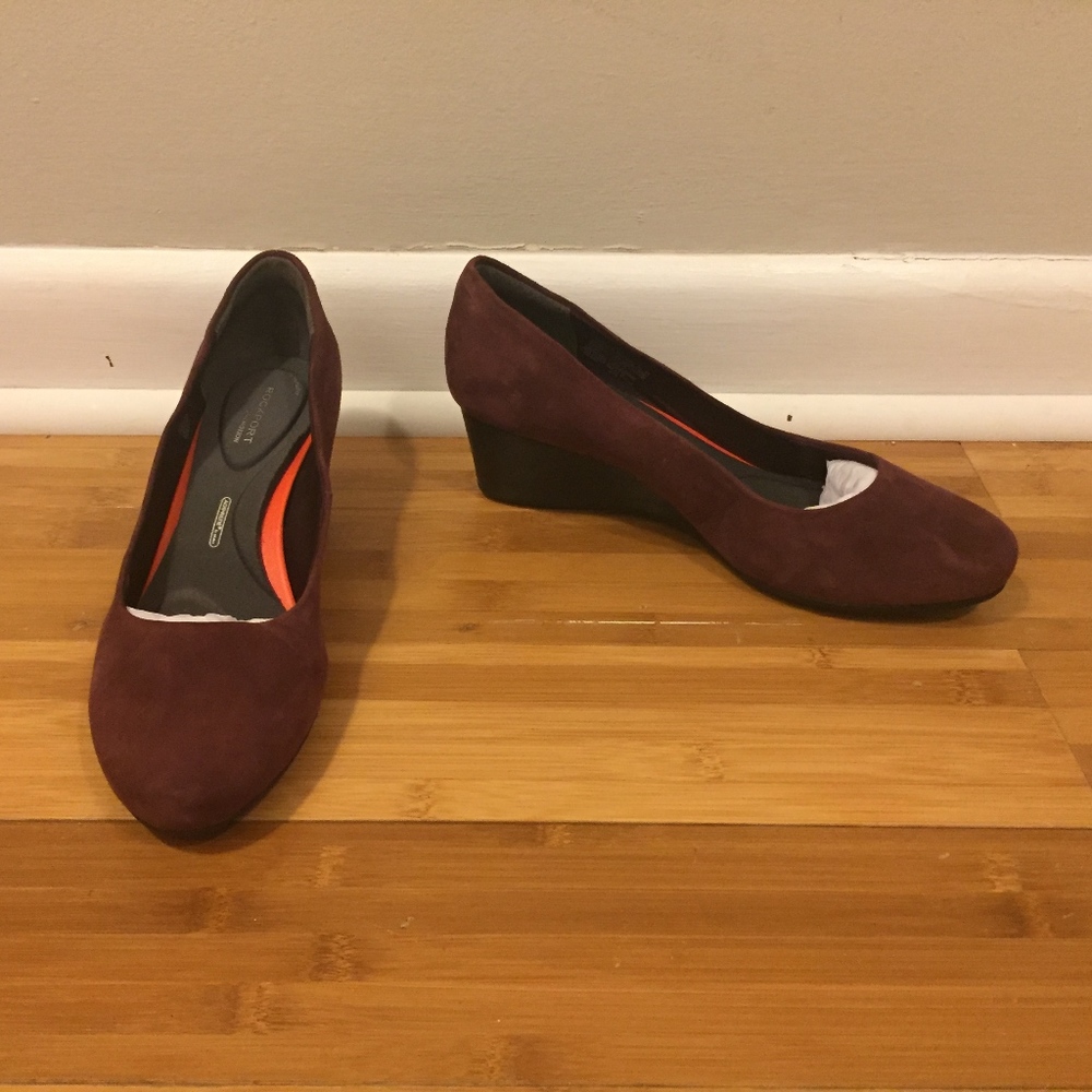 New w/o box Maroon Suede Wedges by Rockport